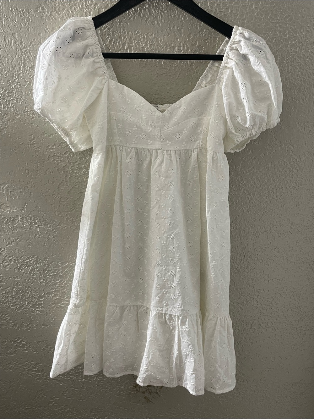 Girl’s White Eyelet Puff Sleeve Mini Dress Small